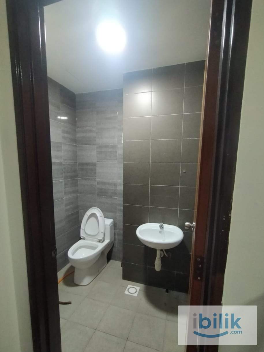 Single room no aircond for rent at Symphony tower Balakong, c180 Traders Square, Seri Kembangan, Amerin mall  - Image 1