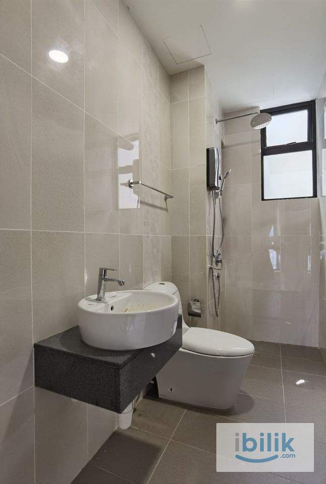 Middle room for rent at J dupion link bridge to MRT Tmn Pertama, Velocity, Maluri - Image 2