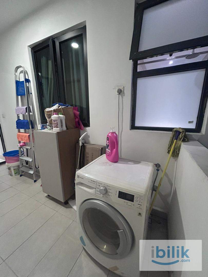 Middle room with connecting bathroom for rent in 100 residency Setapak, TARUC, Wangsa maju KLCC - Image 4