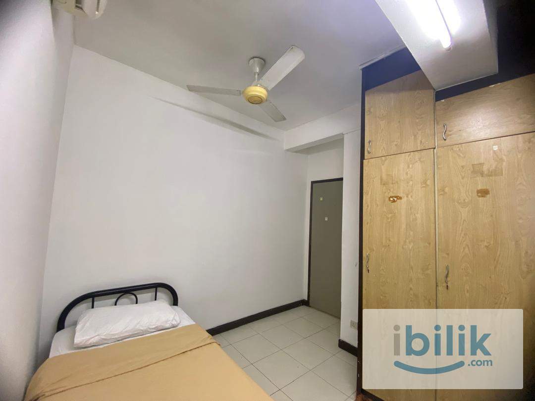 Male Middle Furnished Room🚶🏻 Walk To Segi/MRT KD🏊🏼Full Condo Facilties🧹Weekly Cleaning & Free Wifi - Image 5