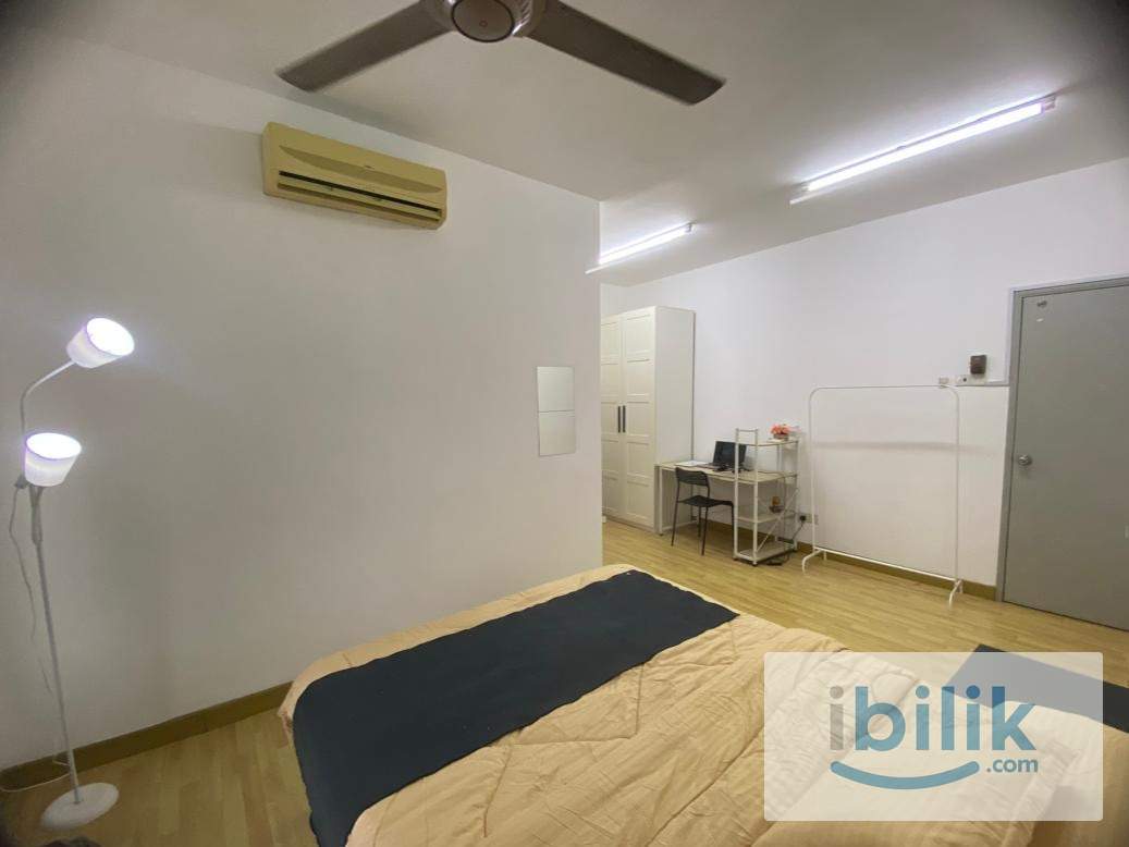 Actual Room Nice View Master Room with Private Bathroom🚶🏻Walk to MRT Kota Damansara /SEGI🧹Weekly Cleaning & Free Wifi - Image 1