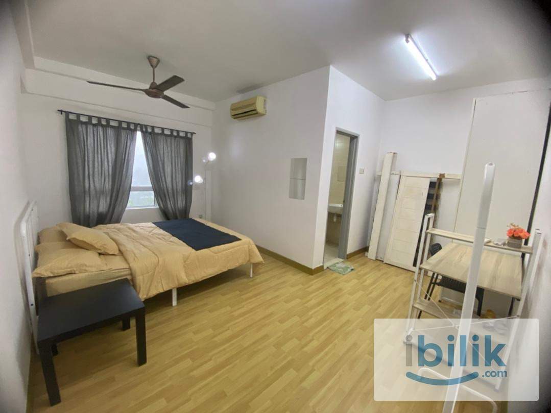 Actual Room Nice View Master Room with Private Bathroom🚶🏻Walk to MRT Kota Damansara /SEGI🧹Weekly Cleaning & Free Wifi - Image 3
