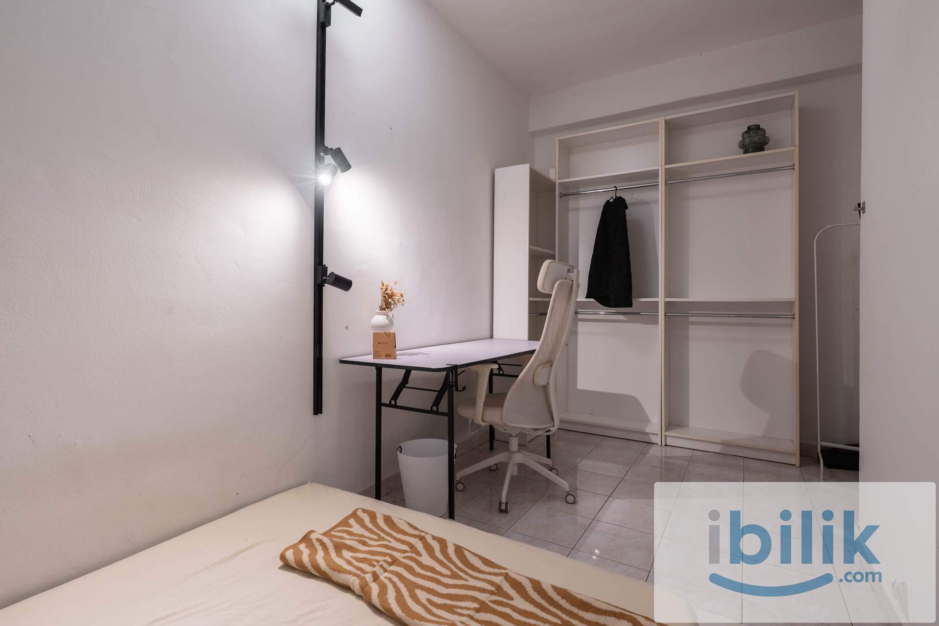 ⚡️ STUNNING DESIGNER ROOM | Creative Haven Next to Awam Besar LRT (Bukit OUG Townhouse) ✨ - Image 6