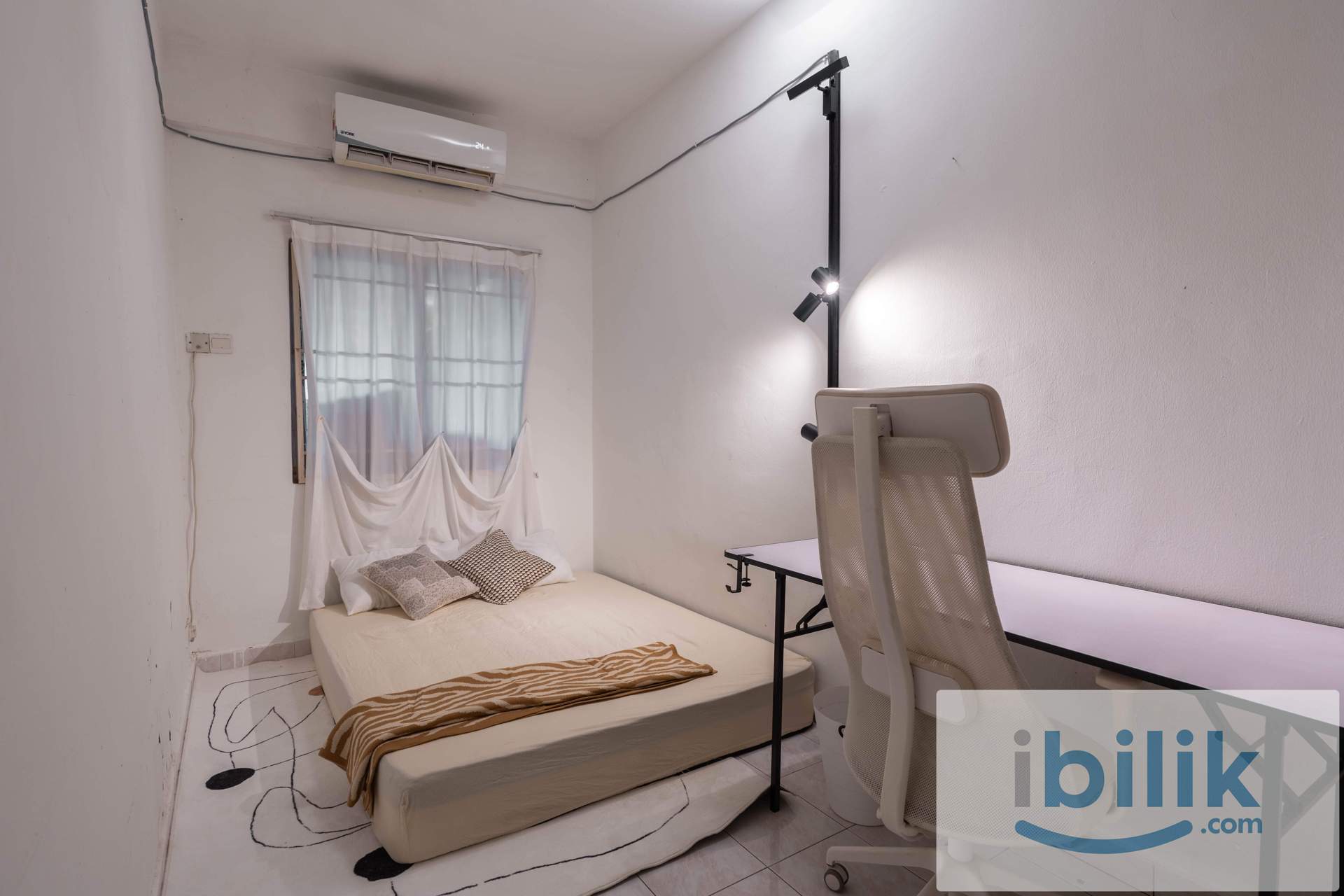 ⚡️ STUNNING DESIGNER ROOM | Creative Haven Next to Awam Besar LRT (Bukit OUG Townhouse) ✨ - Image 7