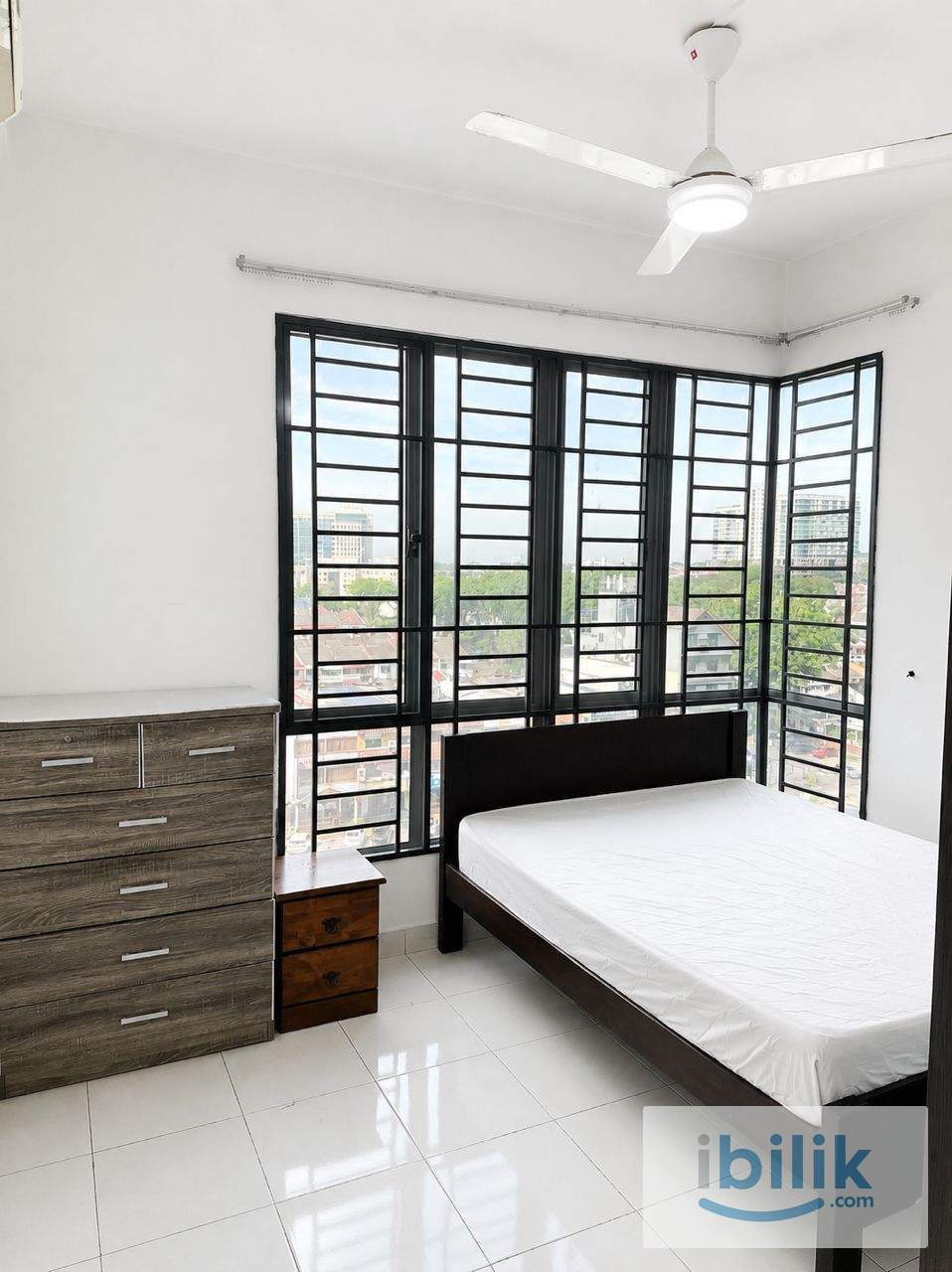 Cozy Female Master Room In SS16 - Image 1