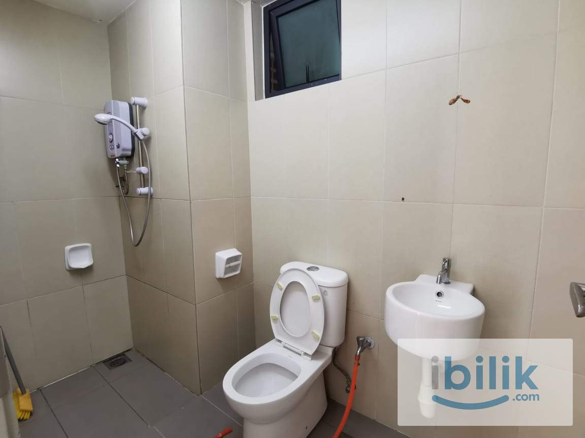 🏡Fully Furnished Middle Room At Elit Heights, Bayan Baru🏡 - Image 3