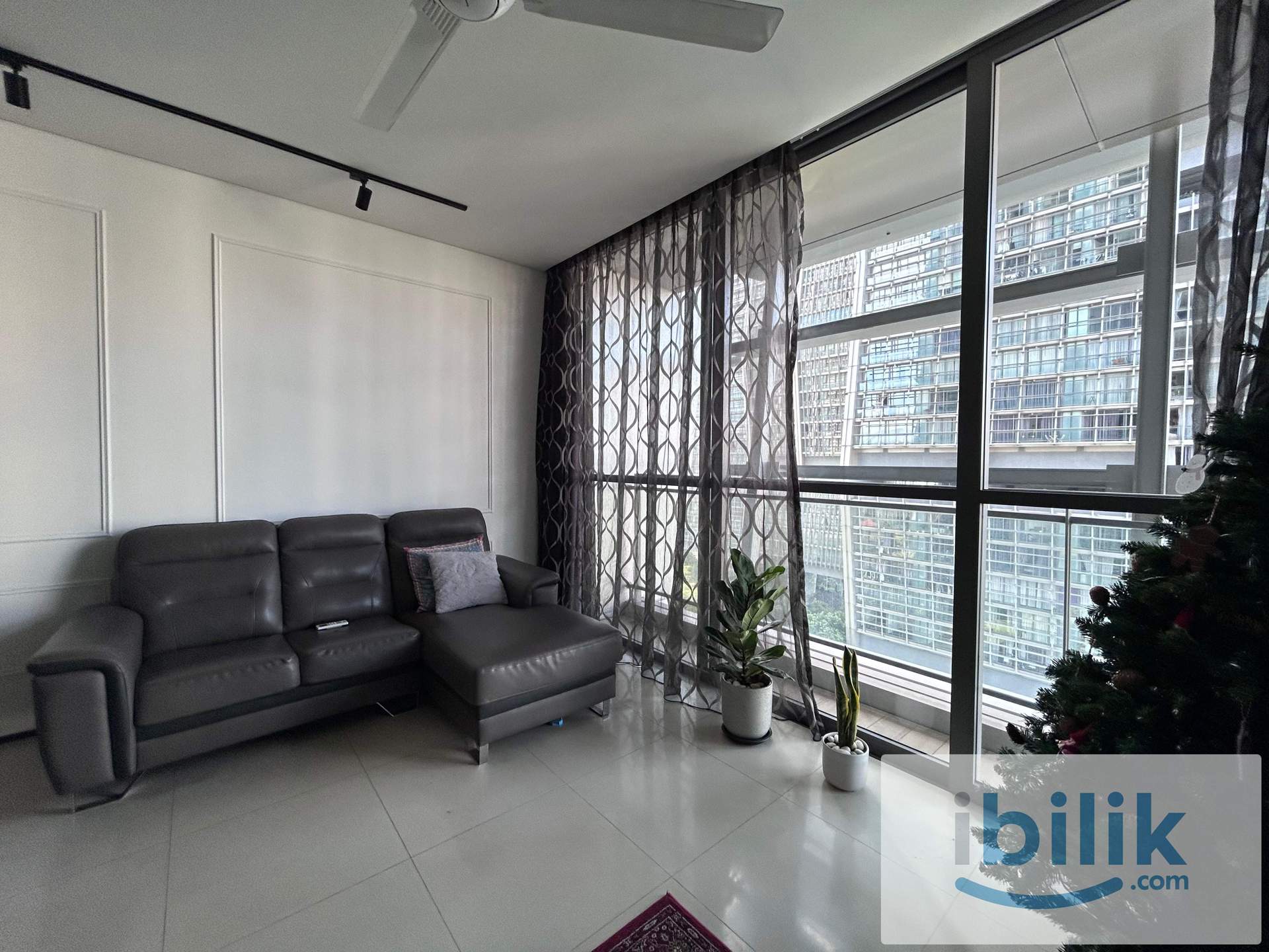 Middle Room - Image 2