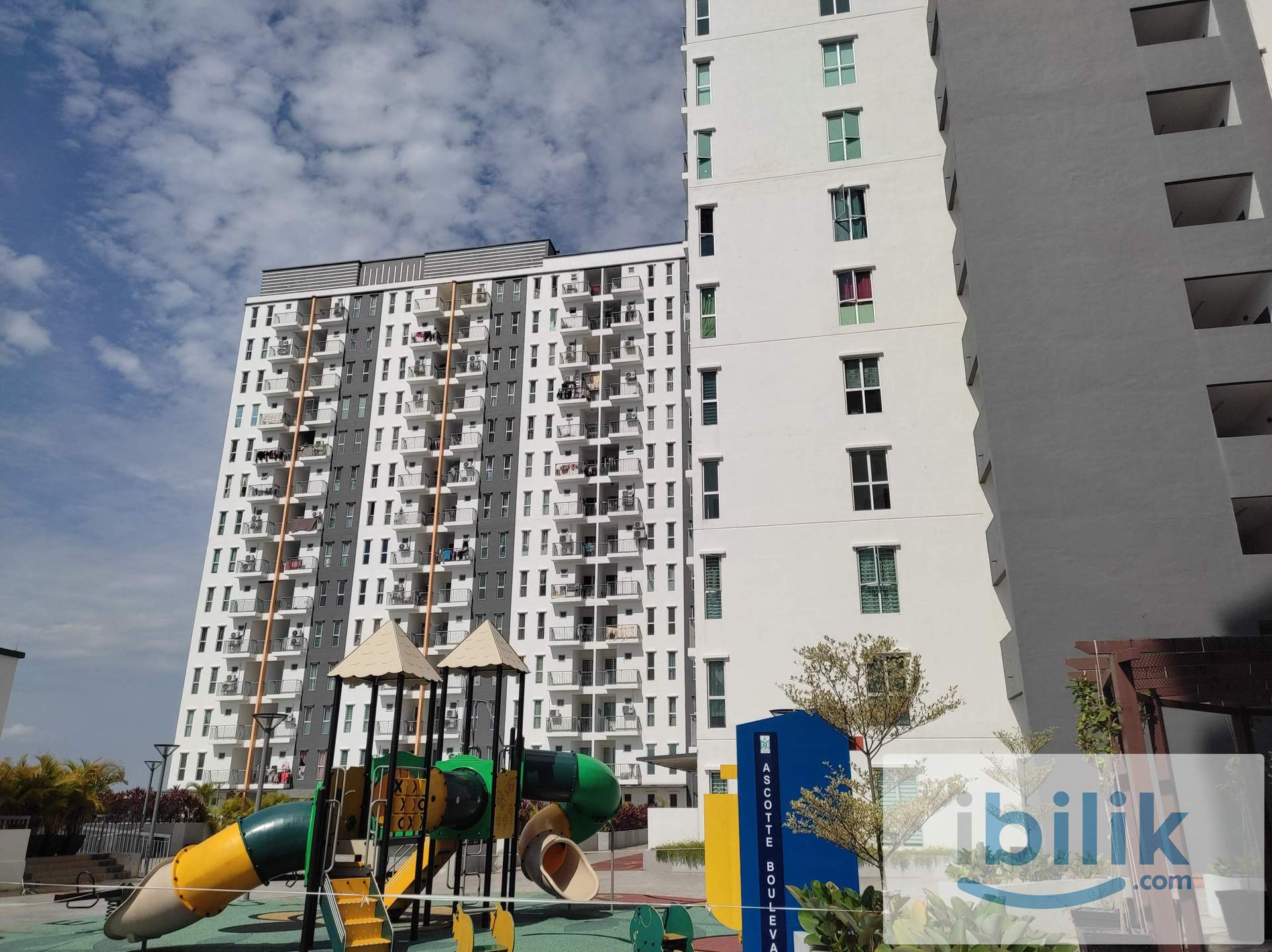 Private Female Room for Rent at Ascotte Boulevard, Near Setia Eco Hill  - Image 1