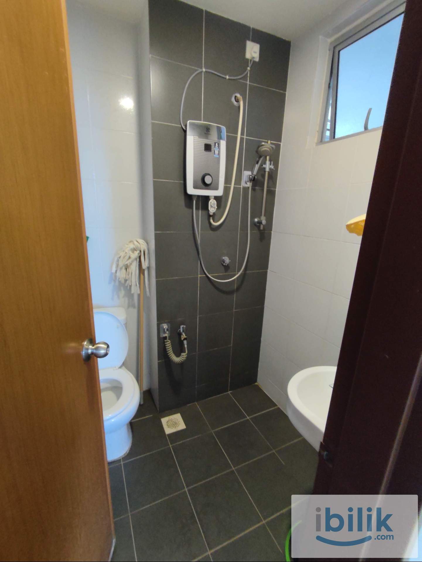 Private Female Room for Rent at Ascotte Boulevard, Near Setia Eco Hill  - Image 2