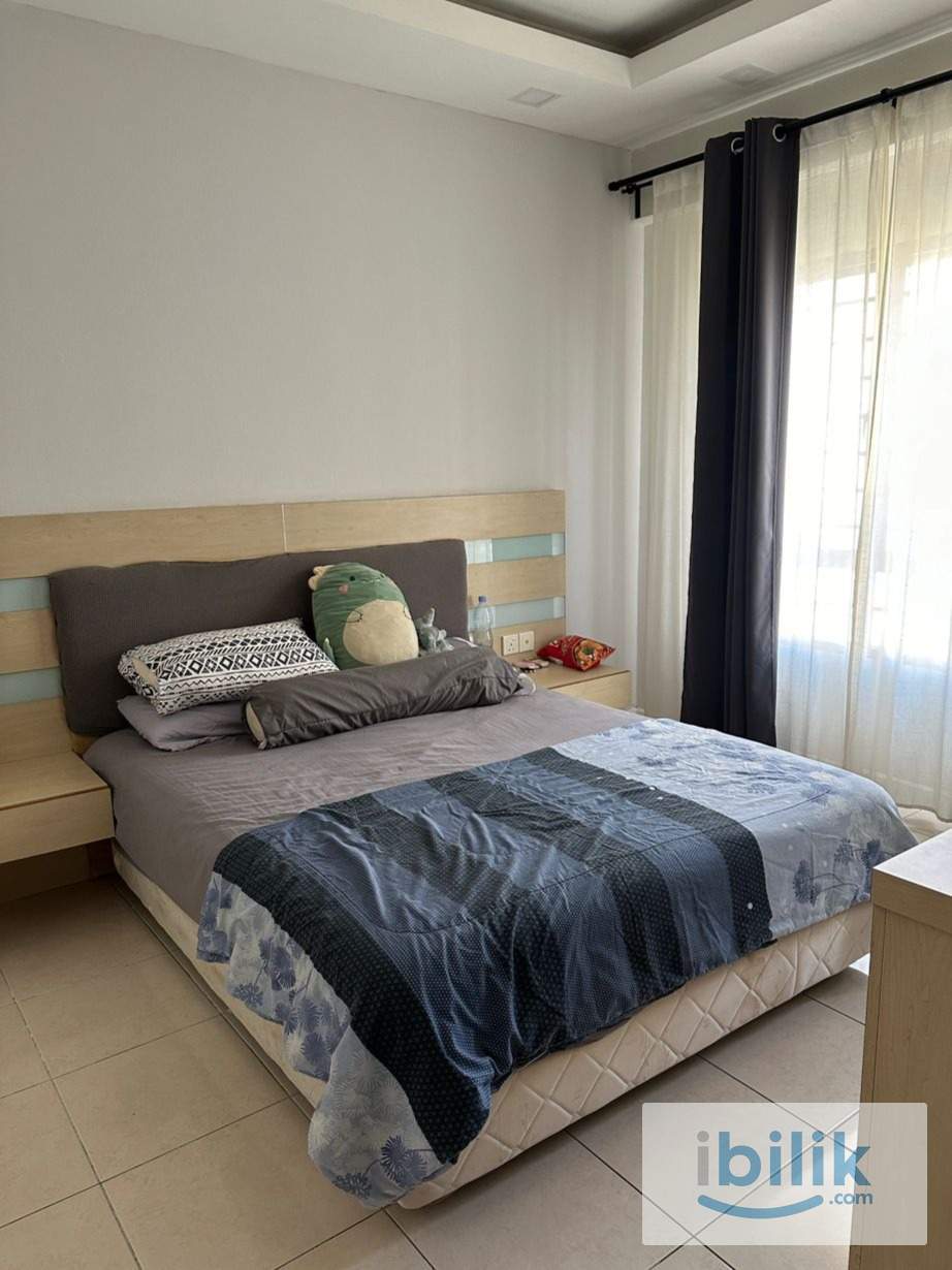 FULL FURNISHED FEMALE MASTER ROOM WITH PRIVATE TOILET CASA KIARA 1, MONT KIARA - Image 1