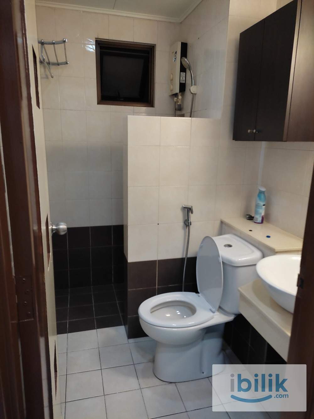 FULL FURNISHED FEMALE MASTER ROOM WITH PRIVATE TOILET CASA KIARA 1, MONT KIARA FEMALE ONLY - Image 2
