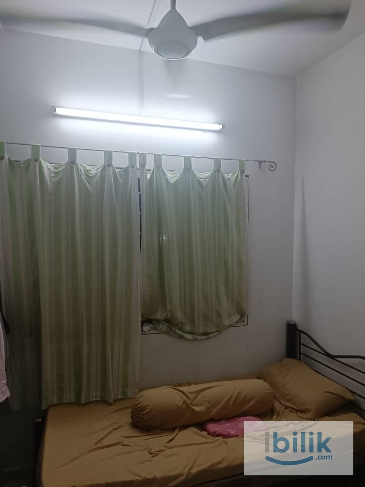 SMALL ROOM - Image 1