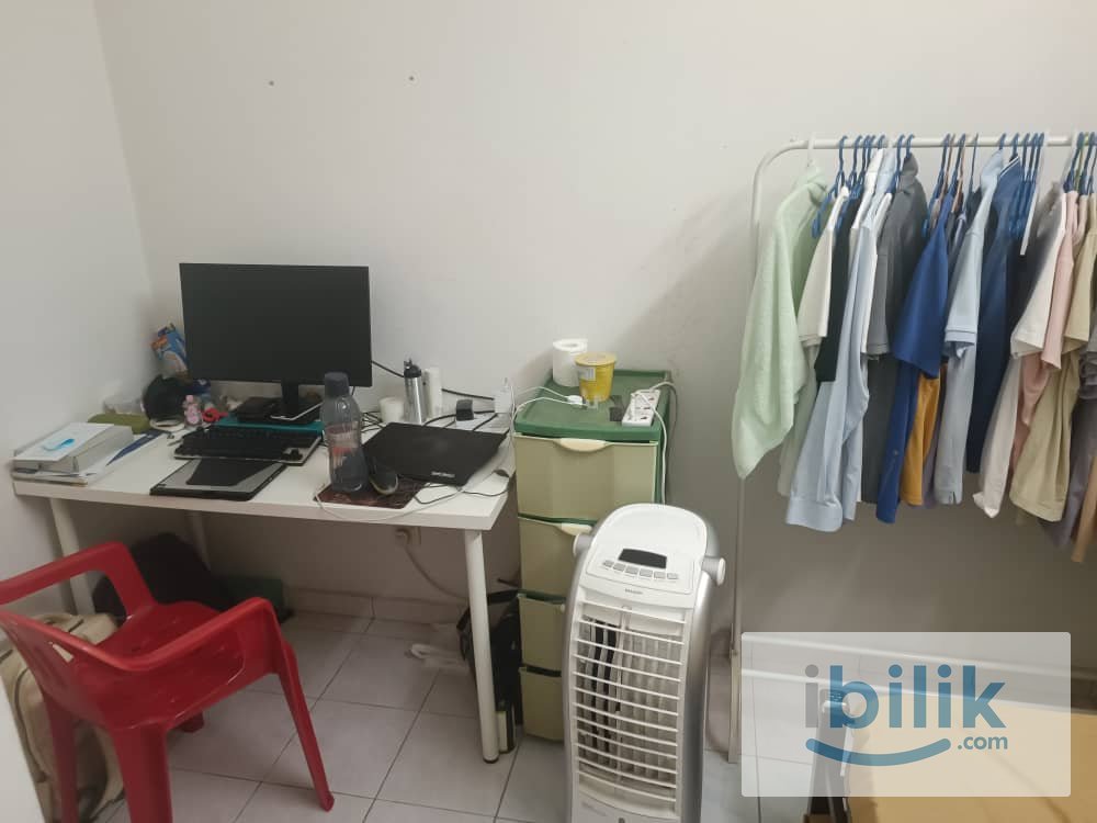 SMALL ROOM - Image 3