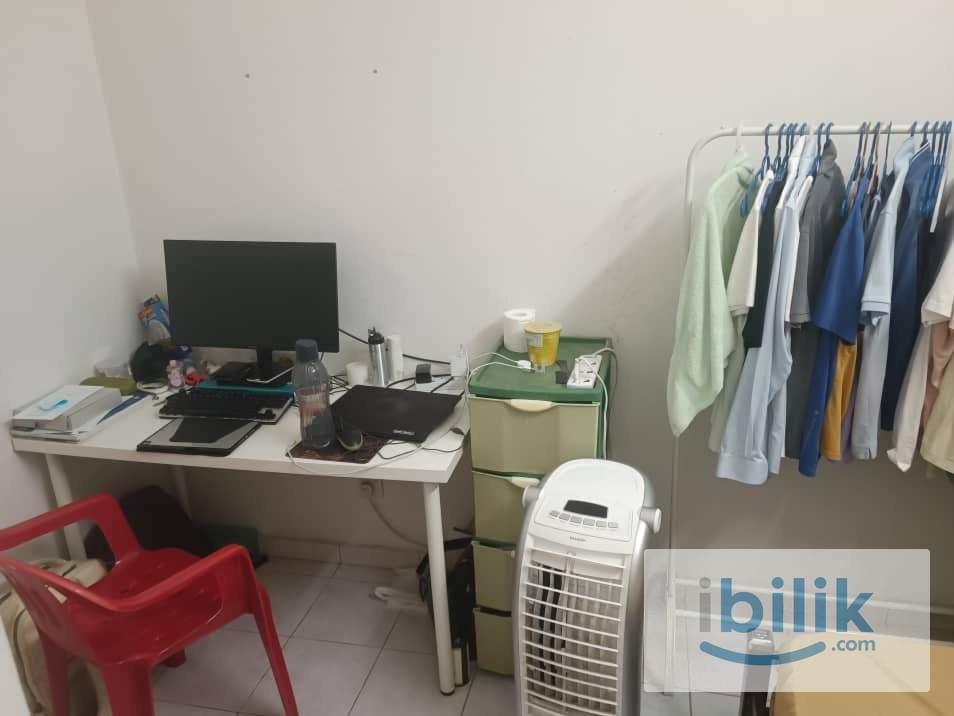 SMALL BEDROOM - Image 5