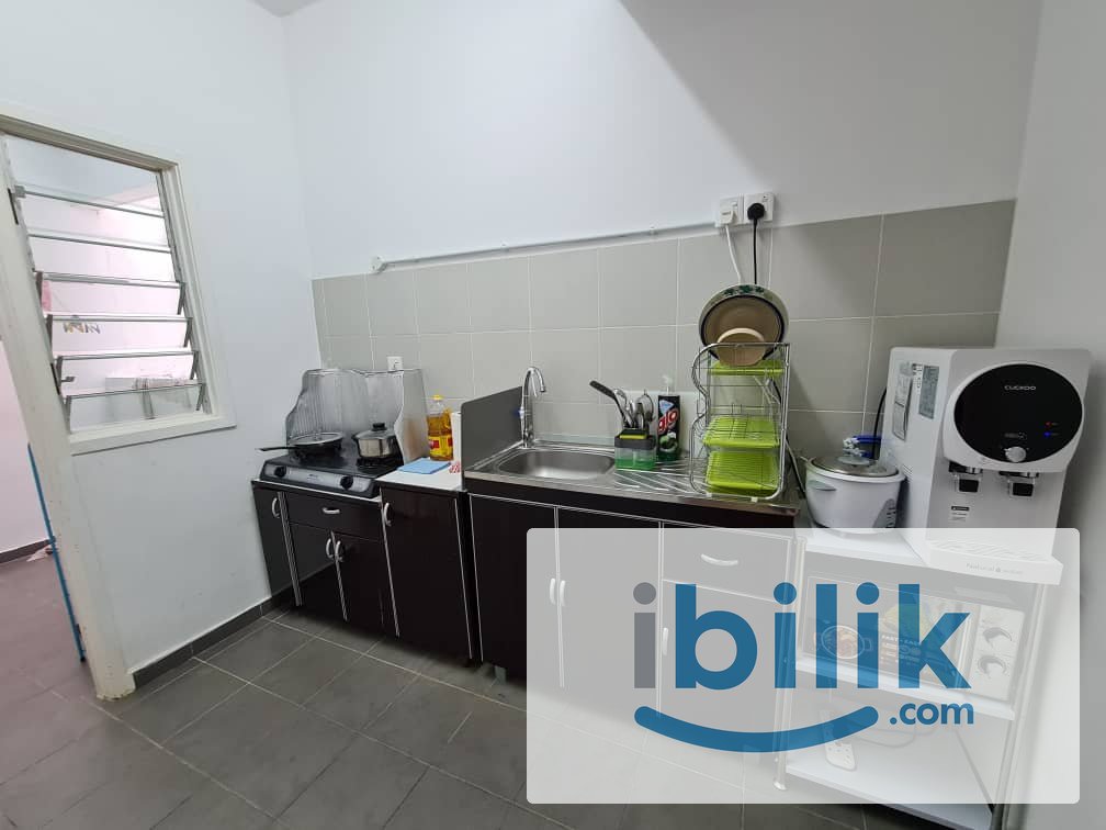 COZY Middle Room with Private Balcony at Arena Residence, Bayan Baru ✅✅✅ - Image 2