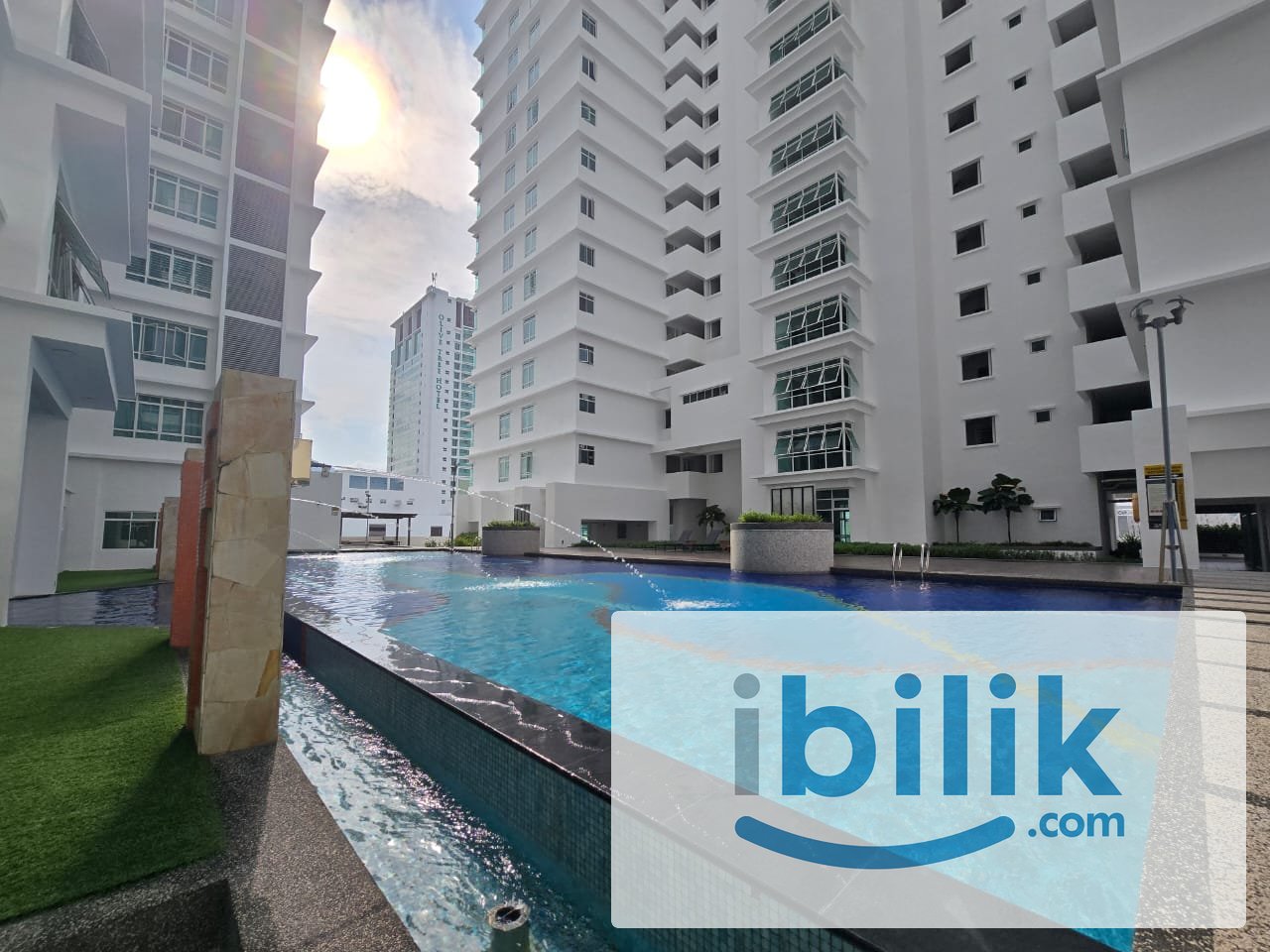 COZY Middle Room with Private Balcony at Arena Residence, Bayan Baru ✅✅✅ - Image 4