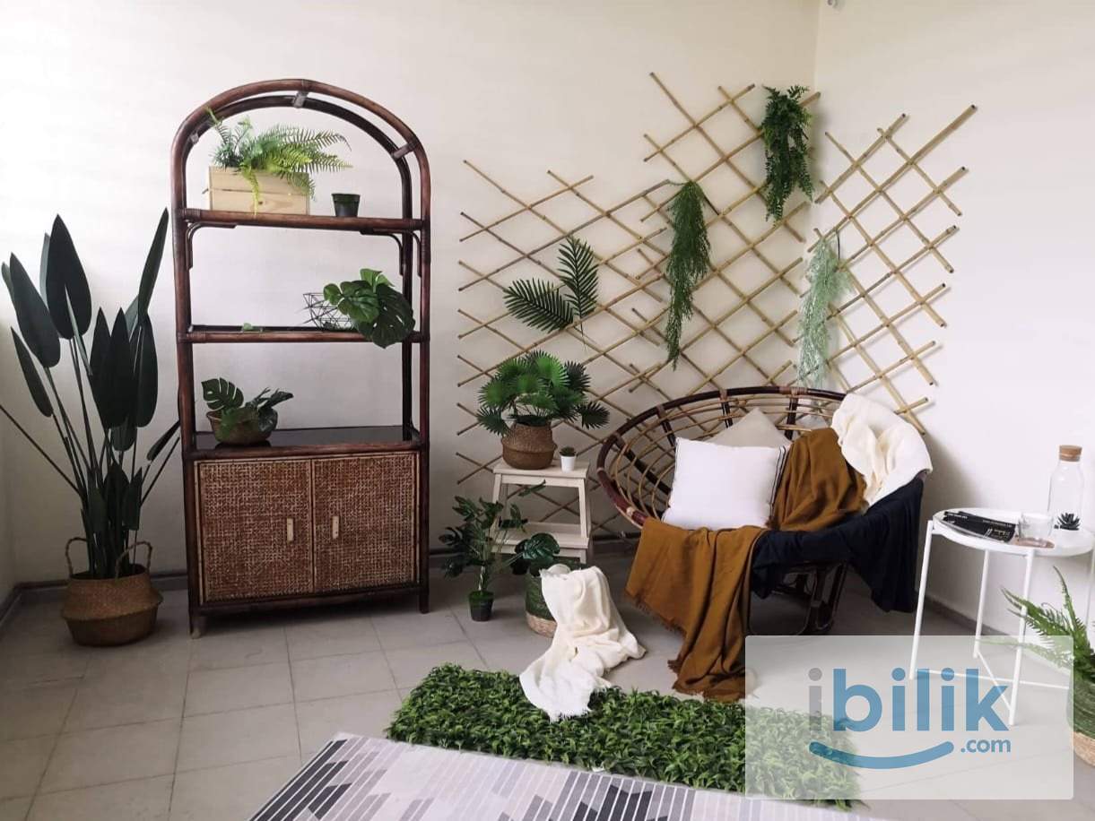 ☘️✨COZY Balcony Room at Elit Heights, Bayan Baru ☘️✨ - Image 1