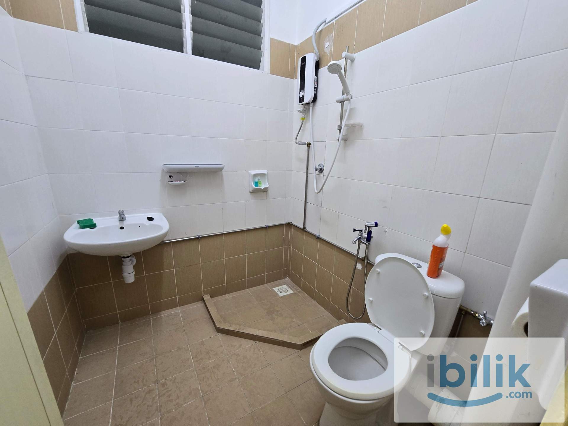 💗💗RARE FEMALE MASTER ROOM at Bayan Baru💗💗🔥 - Image 3