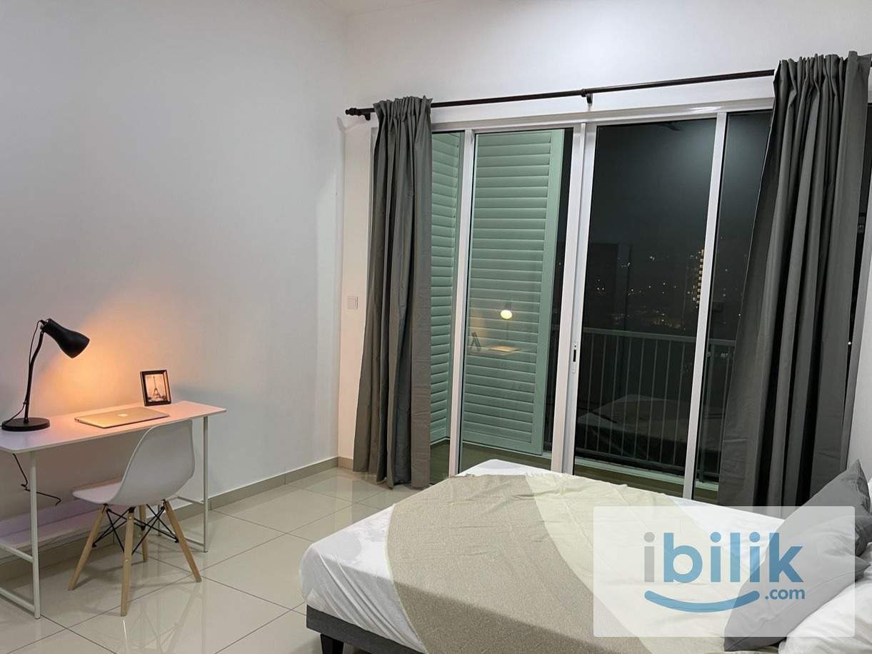 Middle room with BALCONY at Bayan Lepas, Penang✅ - Image 1