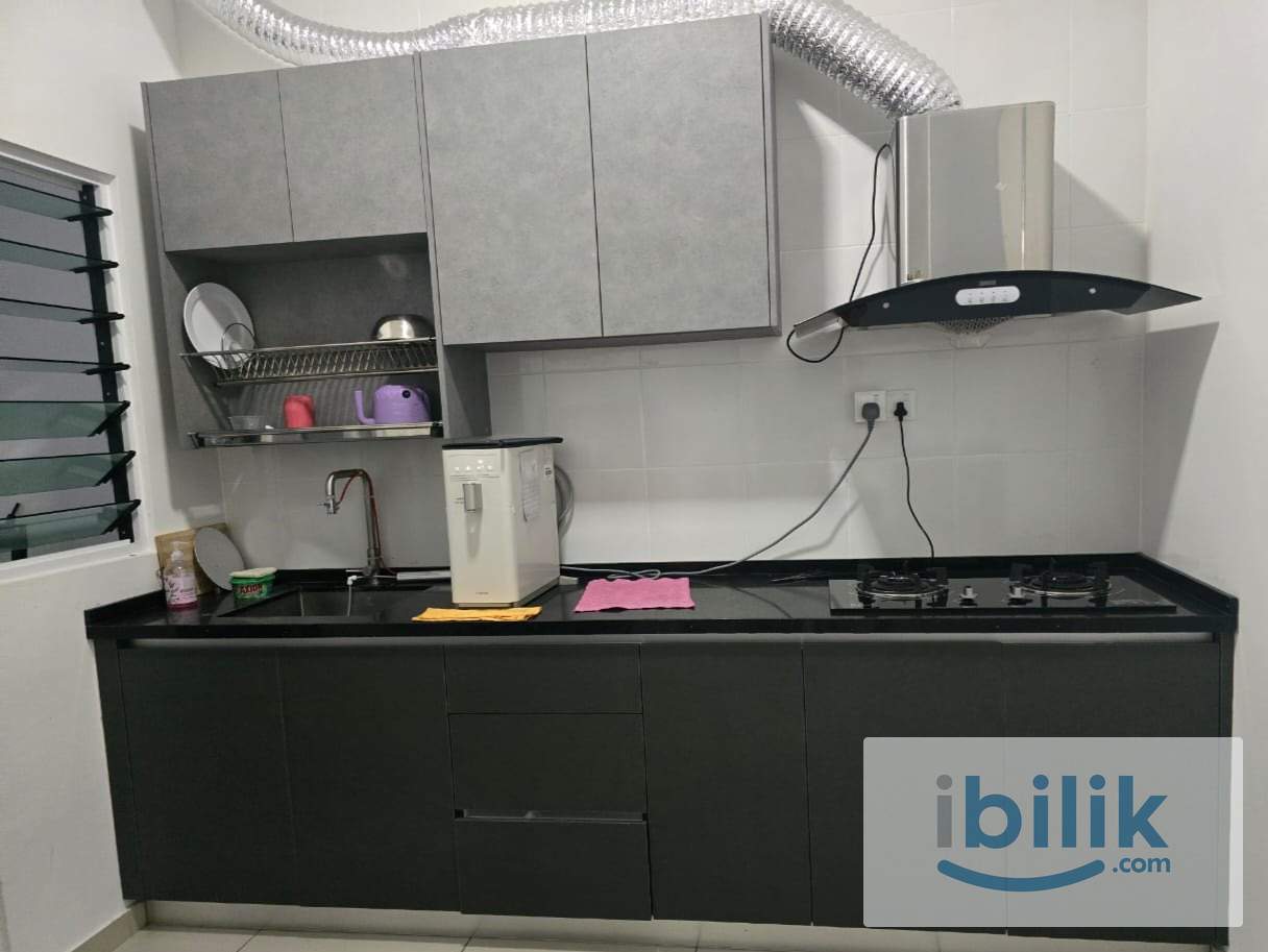 Middle room with BALCONY at Bayan Lepas, Penang✅ - Image 5