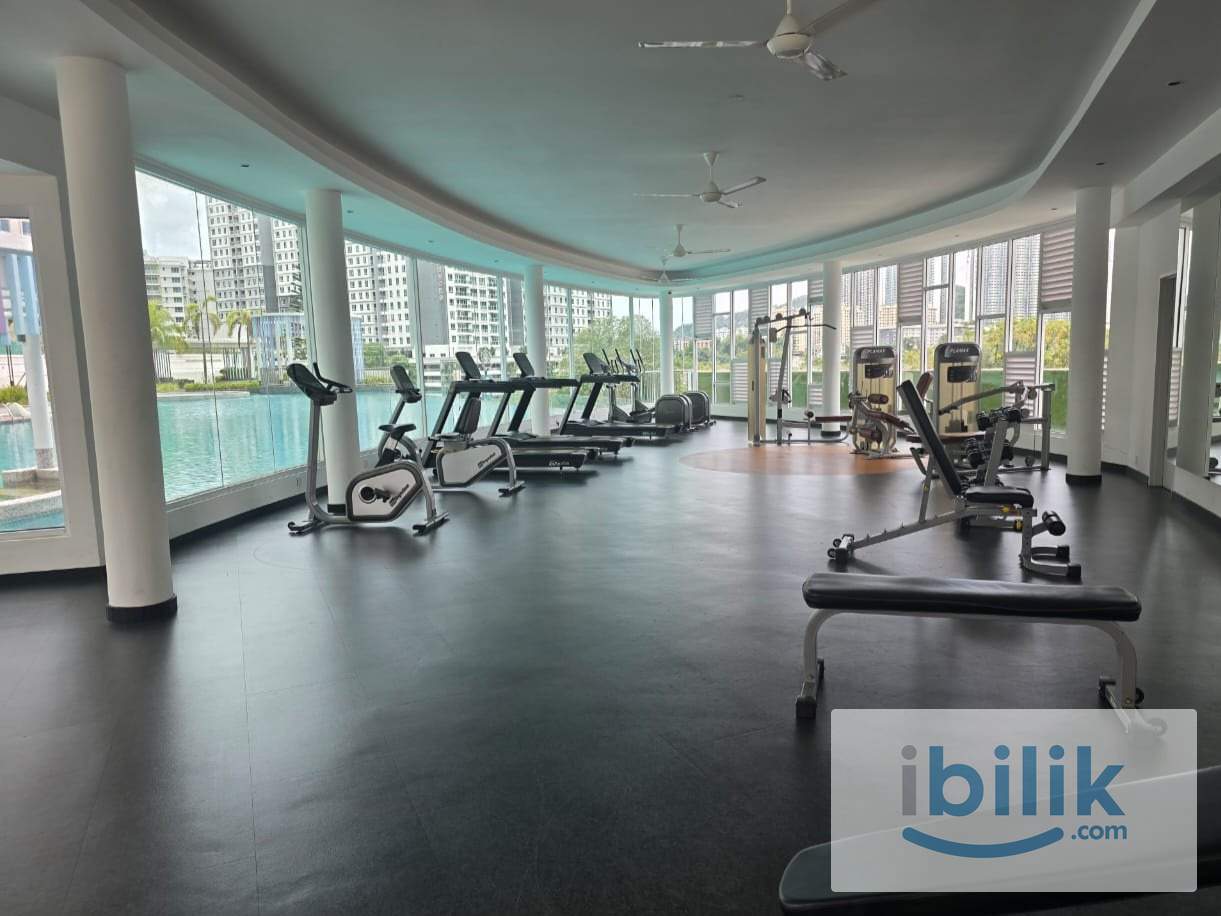 Middle room with BALCONY at Bayan Lepas, Penang✅ - Image 6