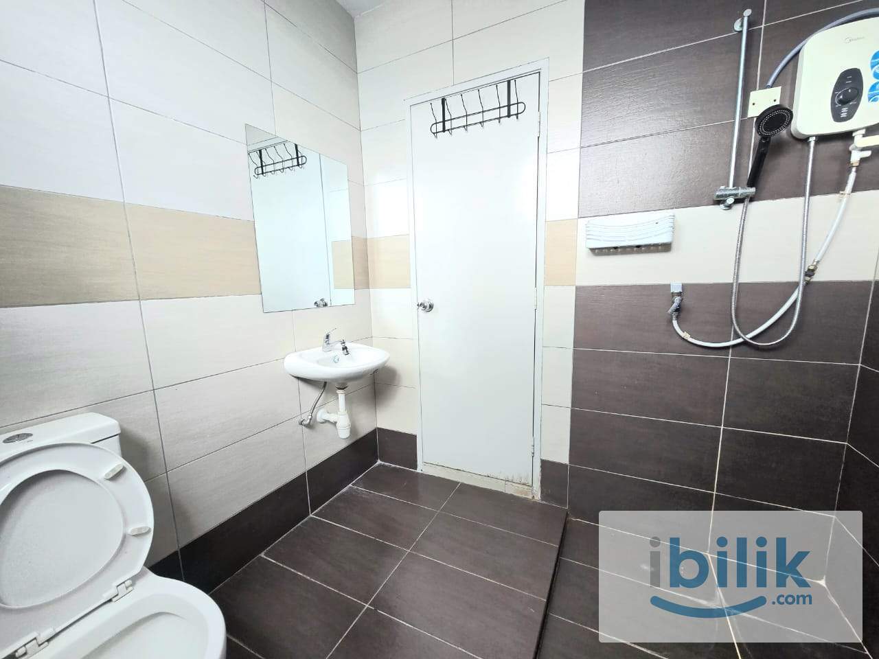 Spacious Master Room at Jelutong Penang‼️🤩(Near B.Lepas FIZ, Egate) - Image 3