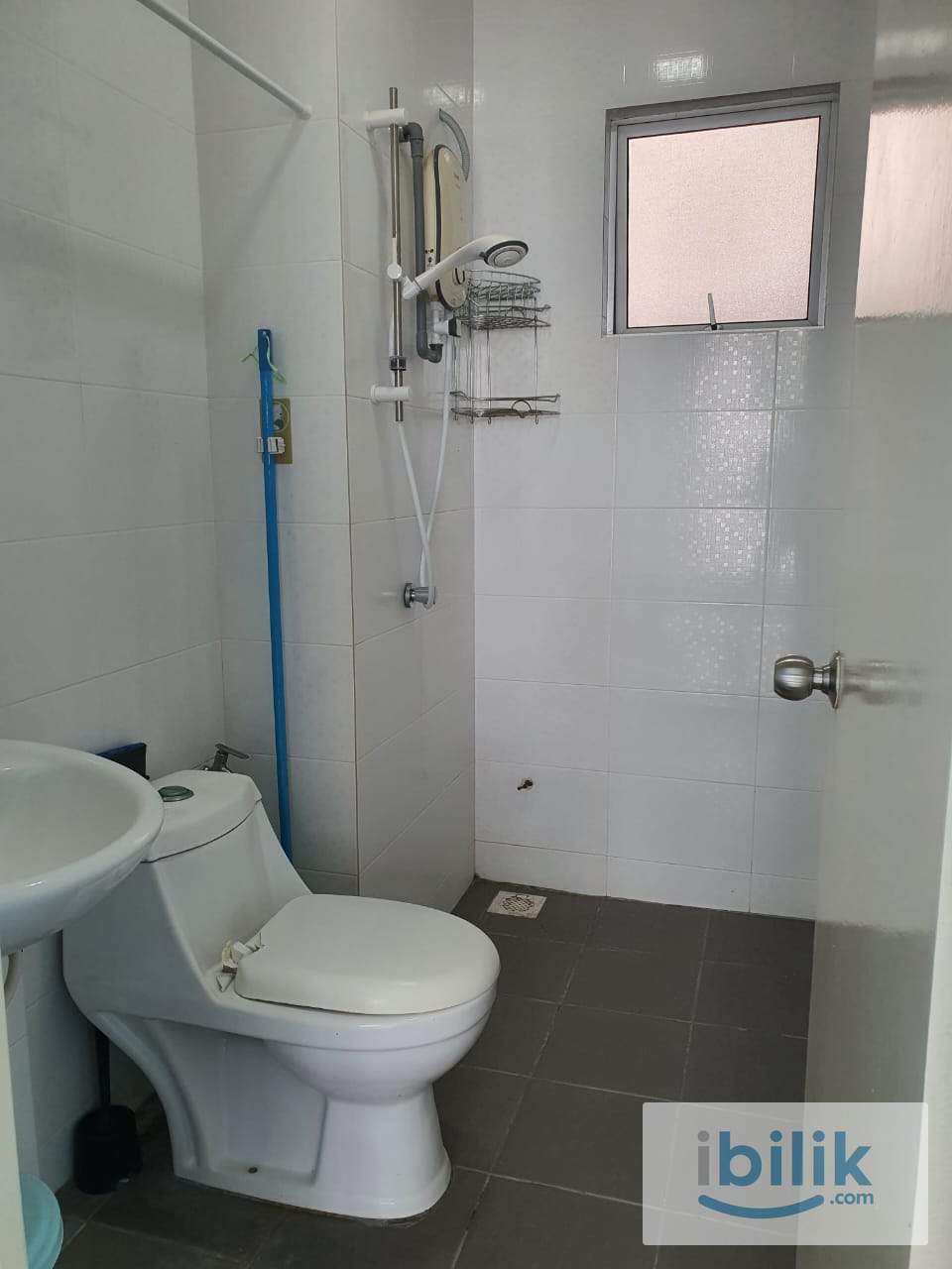 Master room with private bathroom@ MRT/ UTAR/ Sg Long / Balakong - Image 4