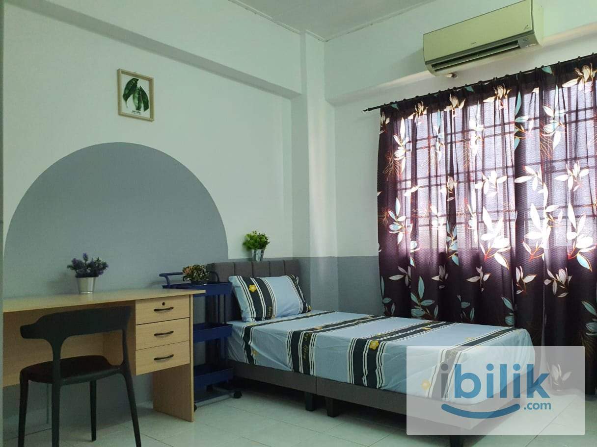 Master room with private bathroom @ MRT/ UTAR/ Sg Long/ Kajang - Image 1