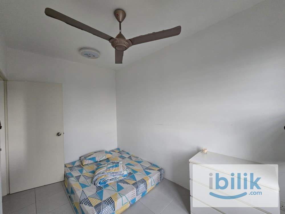 Middle Room at Residensi Razakmas - Image 4