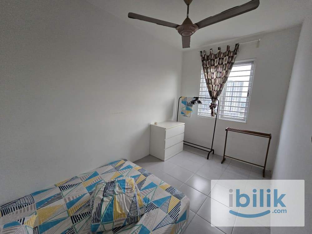Middle Room at Residensi Razakmas - Image 1