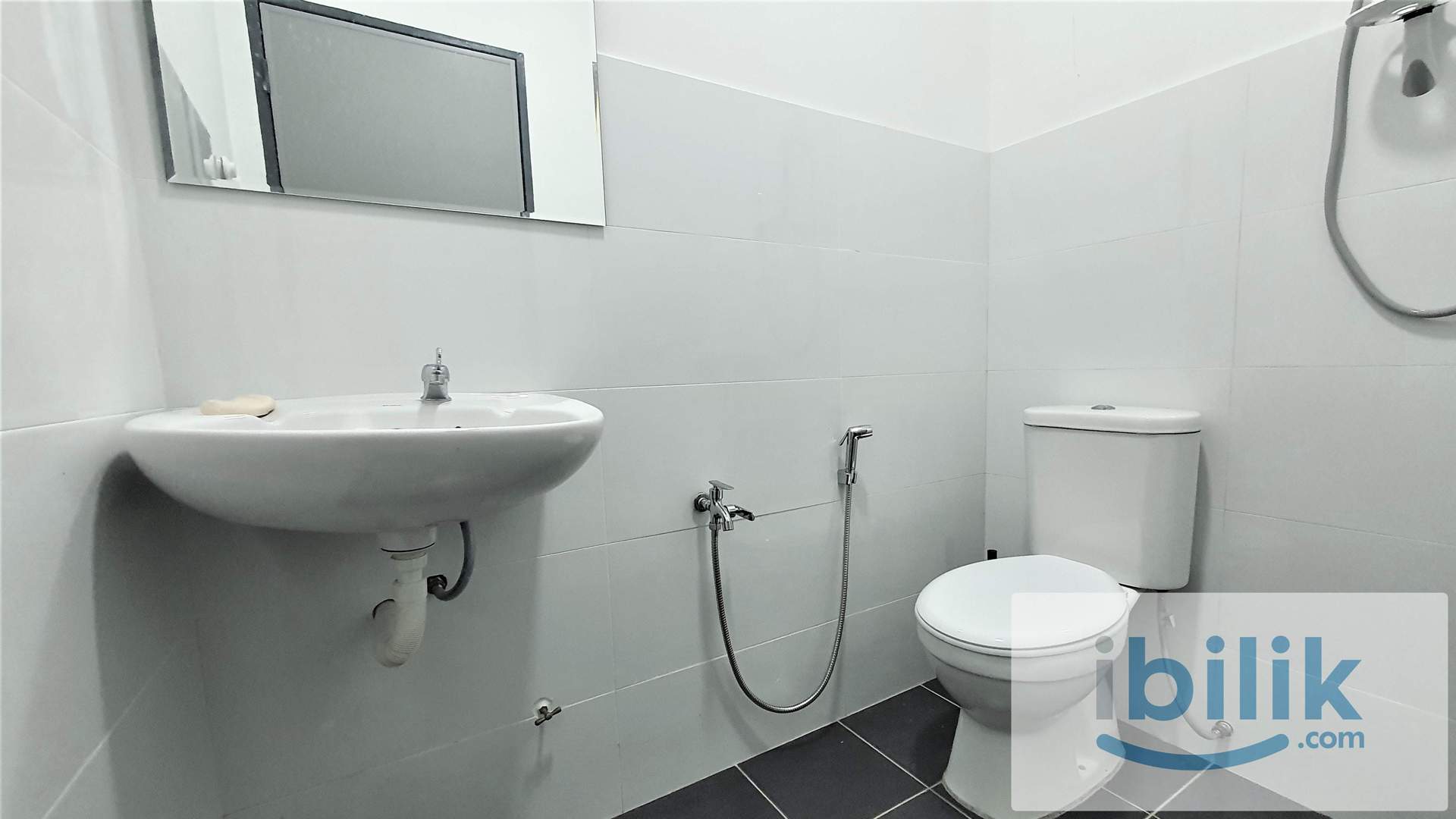 Middle Room For Rent - Image 4