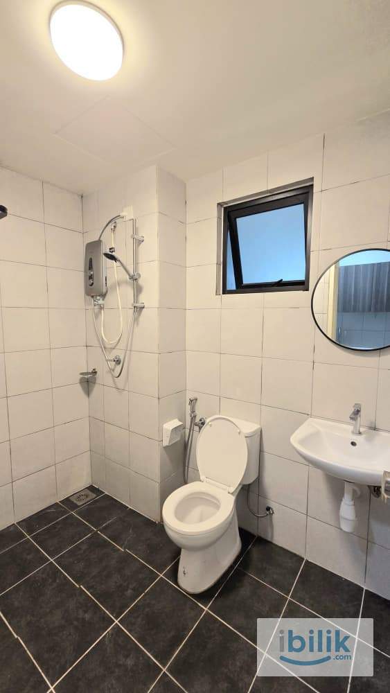Edusphere Suites, Middle room for rent, Cyberjaya - Image 5