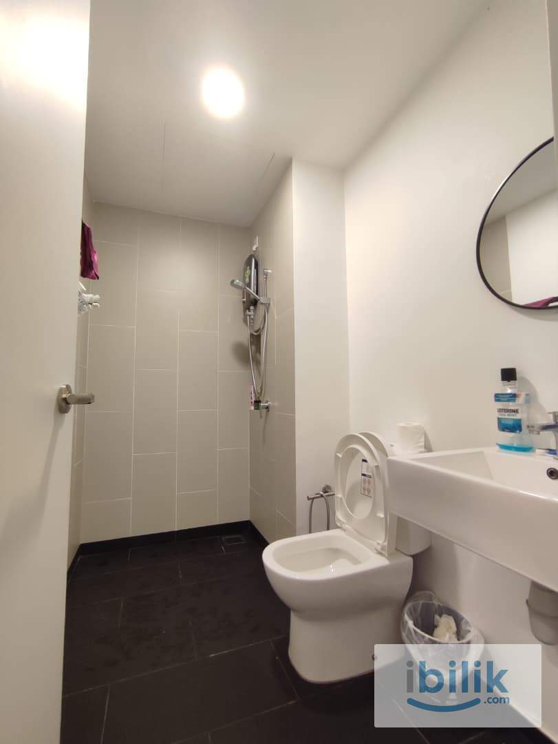 Middle Balcony room for rent at UNA Serviced Apartment - Image 3