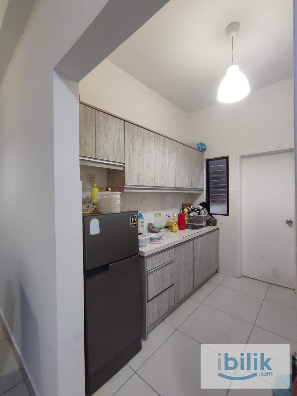 Middle room for rent at 8 Kinrara - Image 2