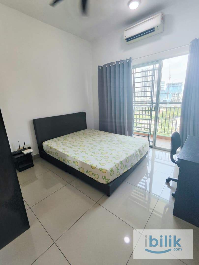 Middle Balcony Room for rent at OUG Parklane - Image 1