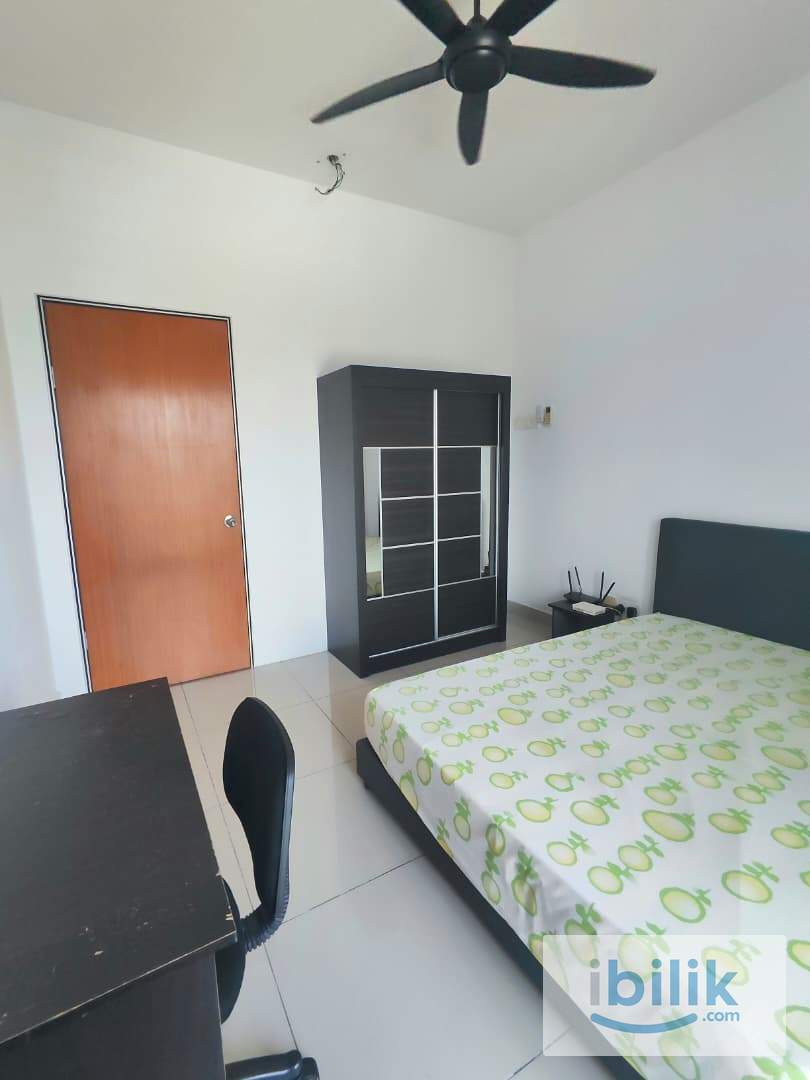 Middle Balcony Room for rent at OUG Parklane - Image 2