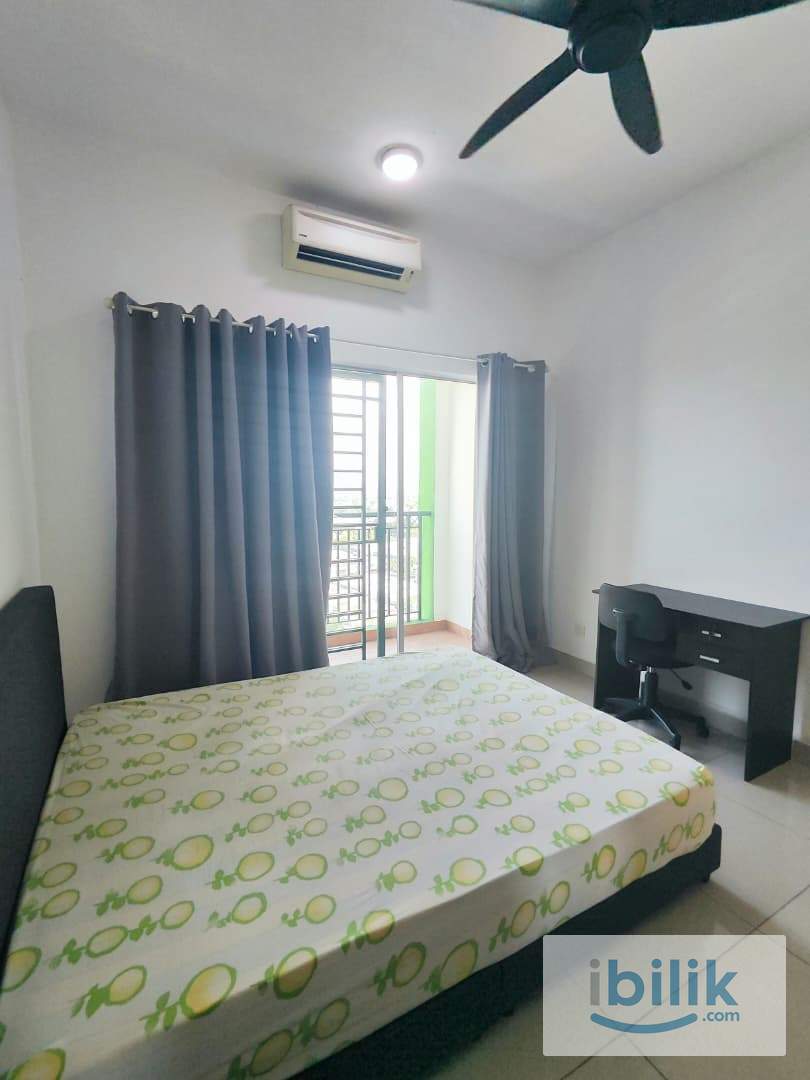 Middle Balcony Room for rent at OUG Parklane - Image 3