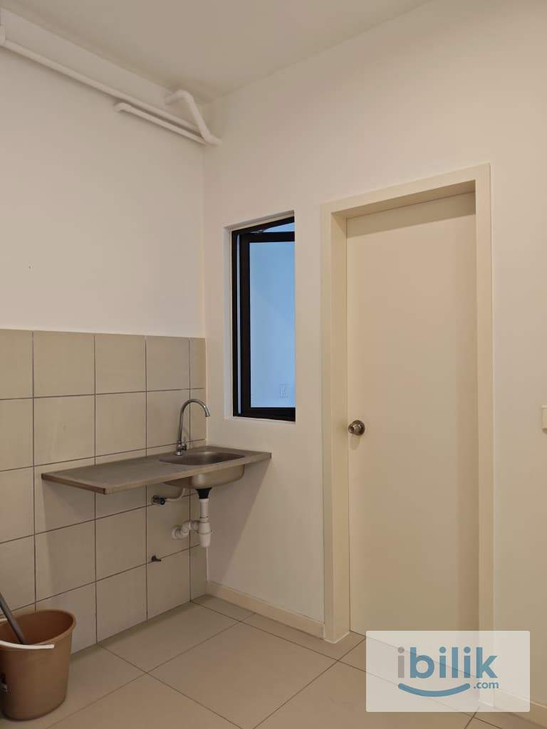 3r2b whole unit for rent at Vierra Residence, Kinrara - Image 8