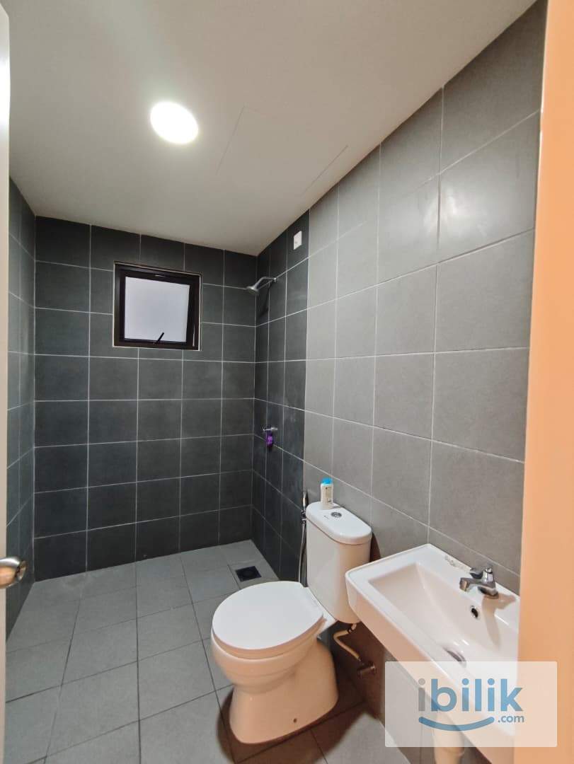 3r2b whole unit for rent at Vierra Residence, Kinrara - Image 6
