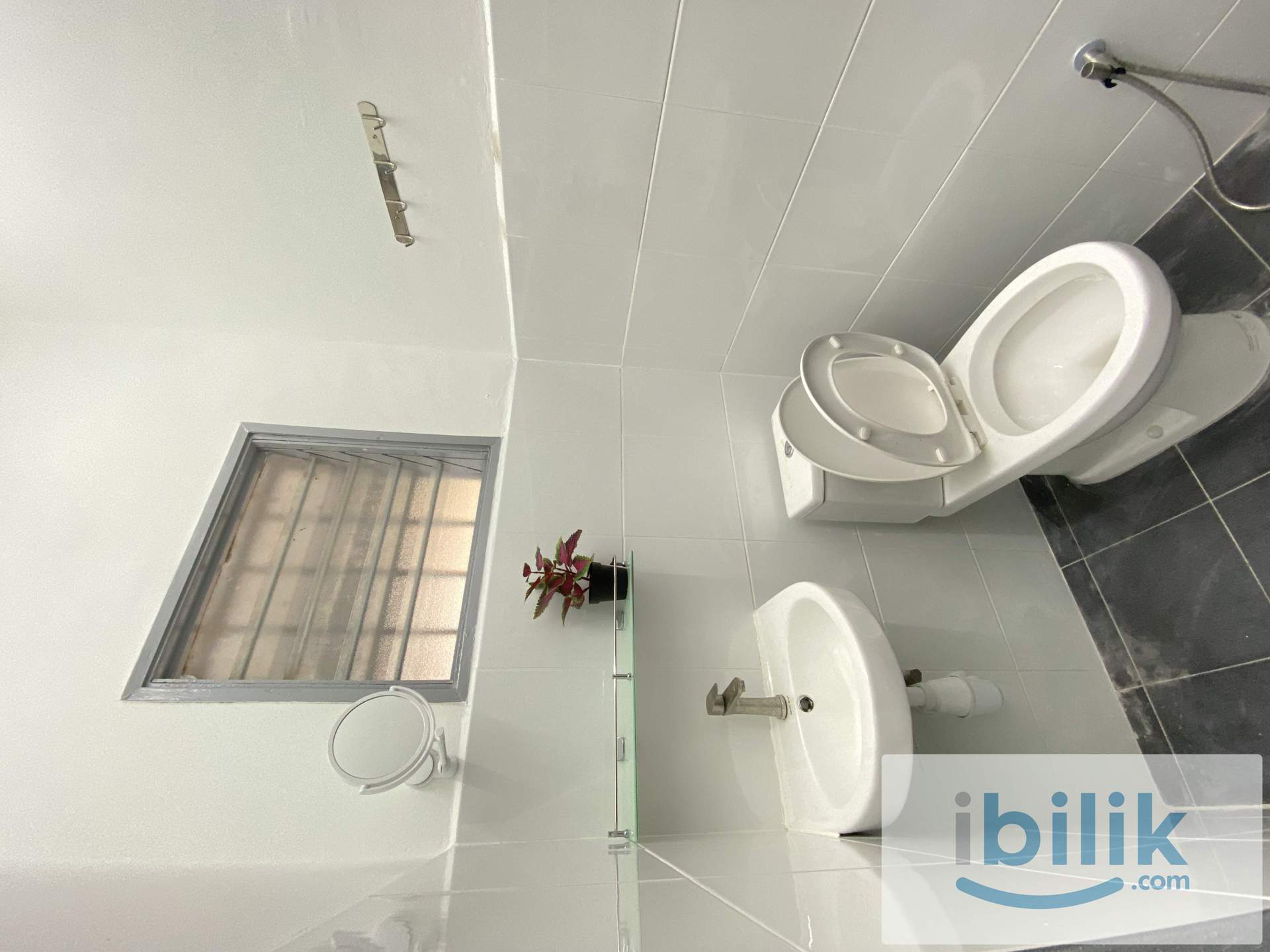Middle Room, fully furnished with AC, WiFi, Cleaning Service for RENT. - Image 1