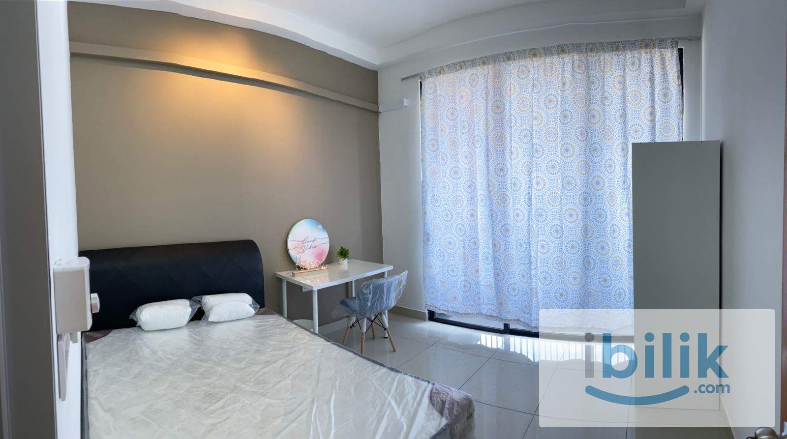 Fully Furnished with AC, WiFi, Cleaning Service Middle Room for RENT. - Image 3