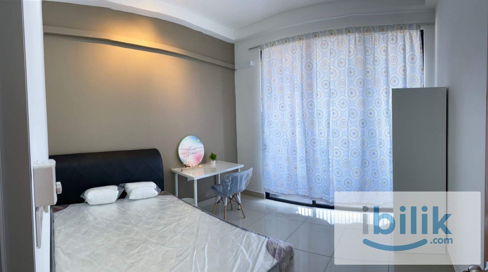 Middle room with OWN Balcony. - Image 4