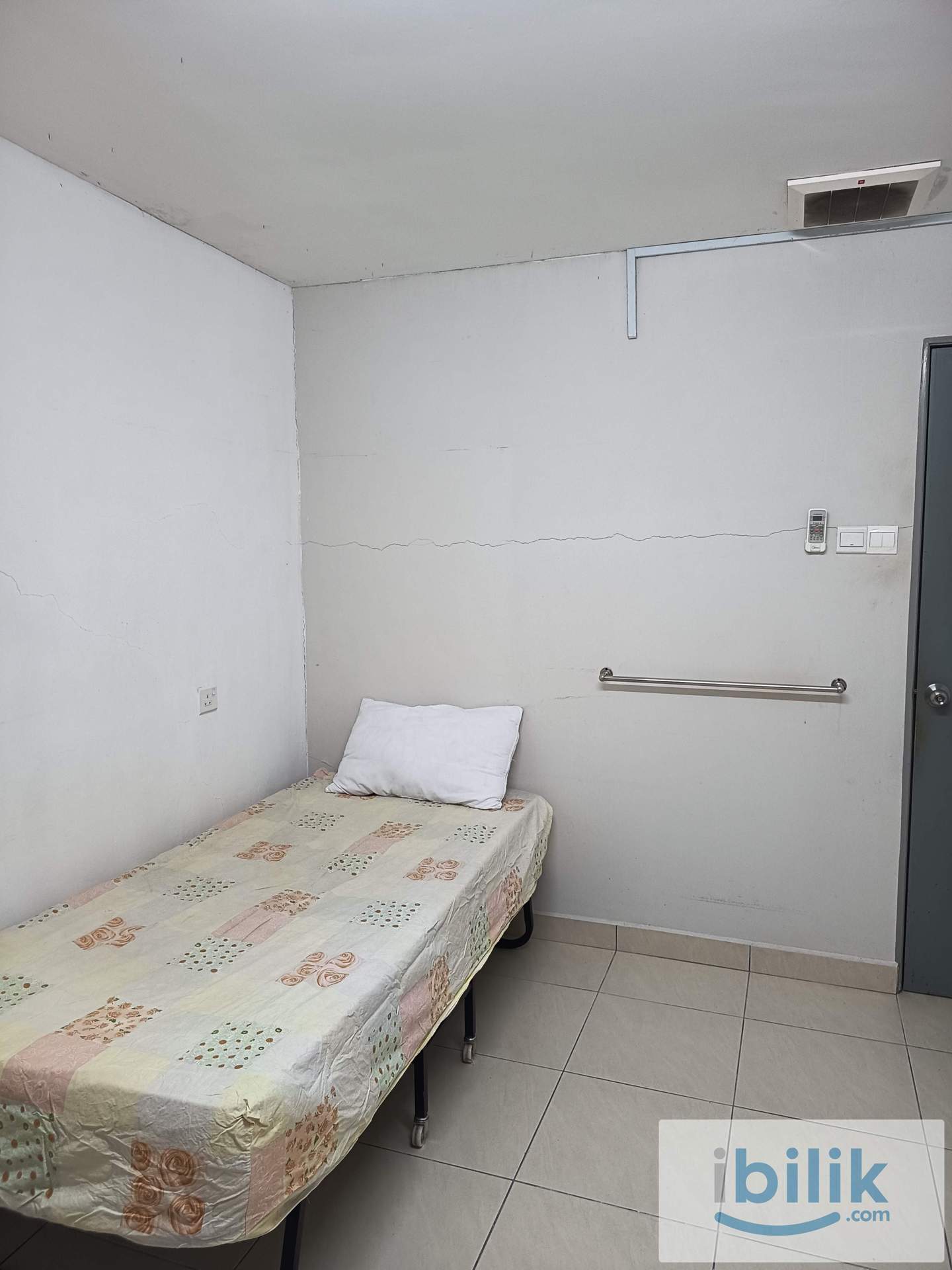You May Like this Cozy Middle Room in Taman Seputeh, near MidValley, KL Sentral, Bangsar South - Image 1