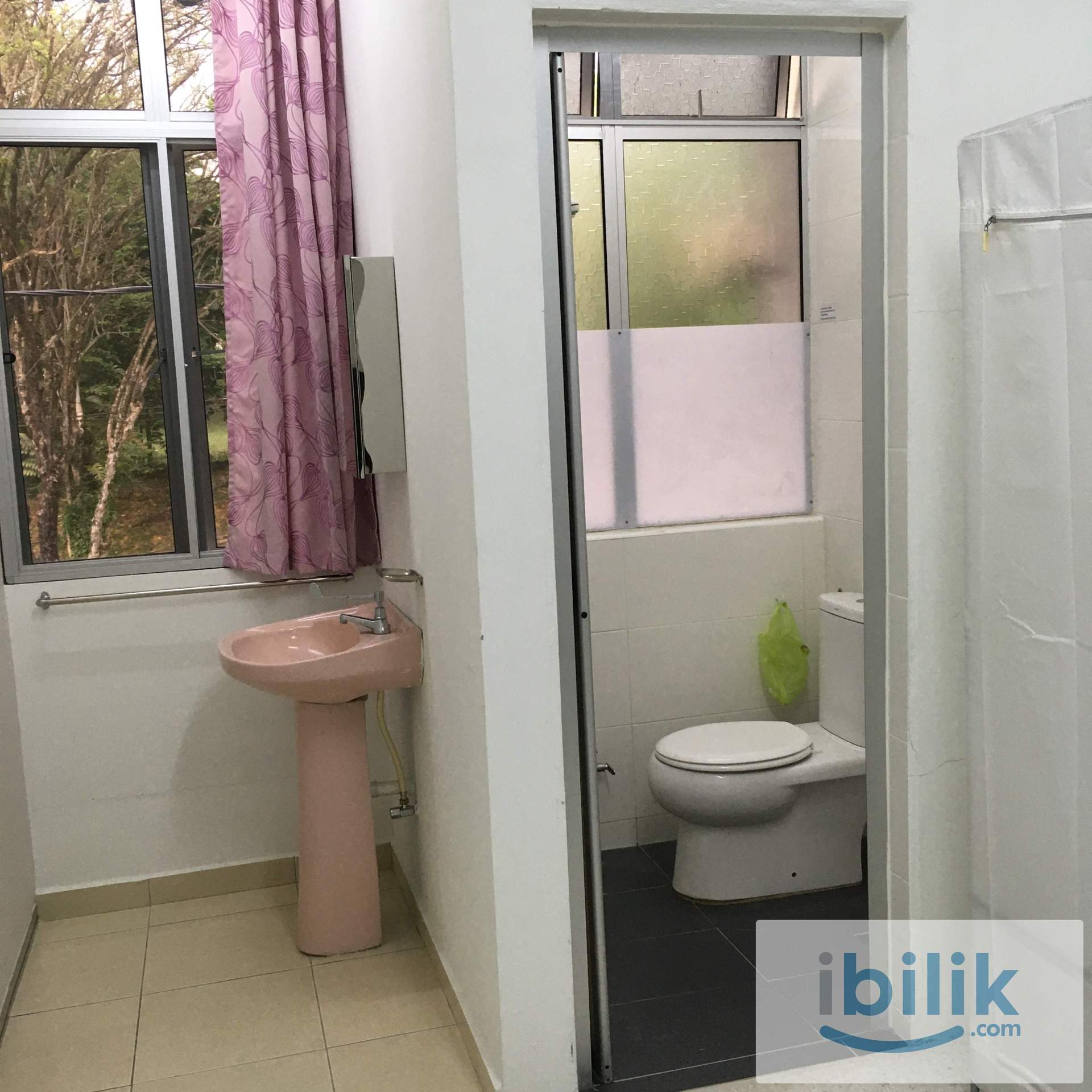 Discover this Cozy Master Room in Taman Seputeh, near MidValley, KL Sentral, Bangsar South - Image 4