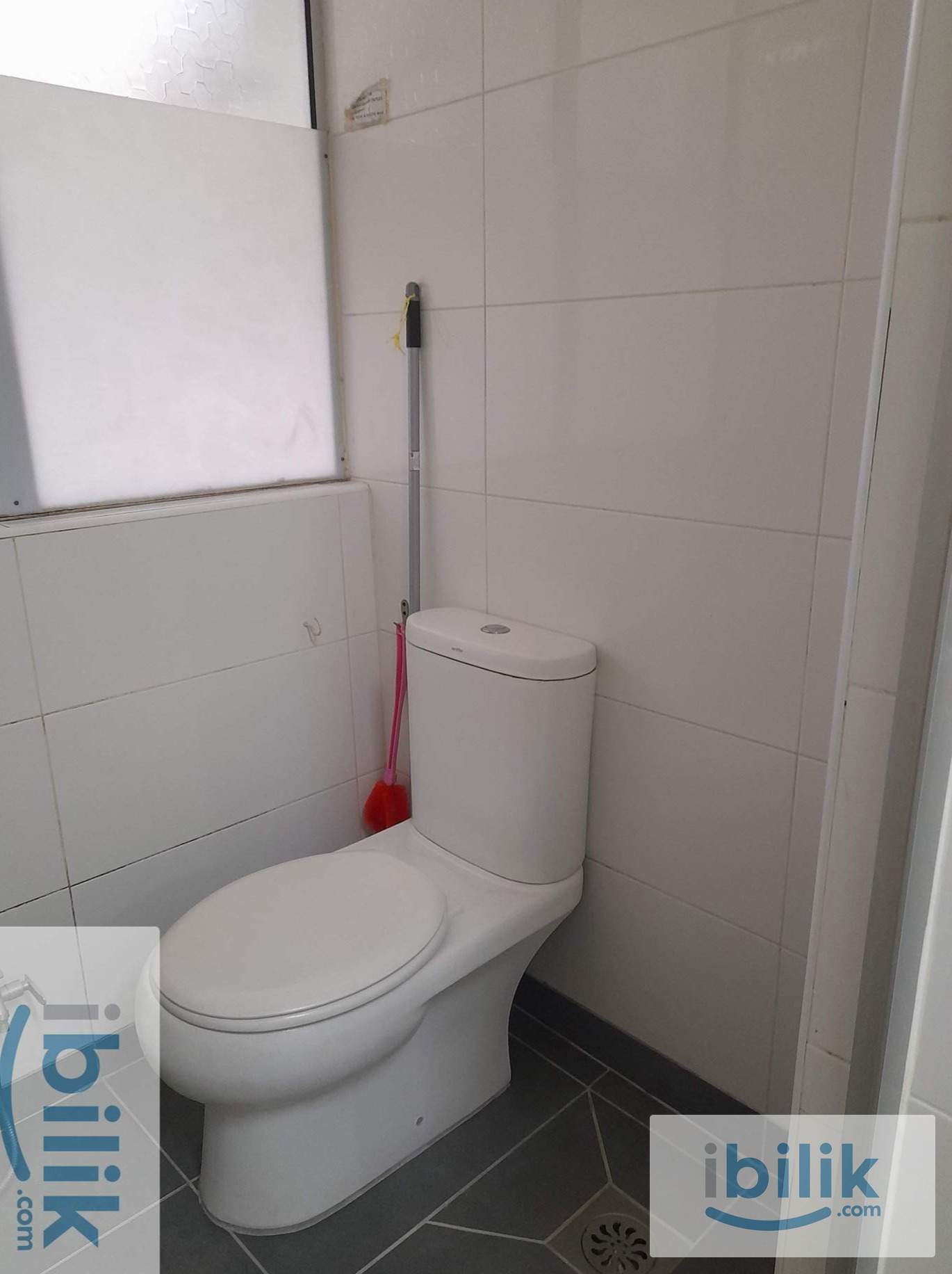 Discover this Cozy Master Room in Taman Seputeh, near MidValley, KL Sentral, Bangsar South - Image 6