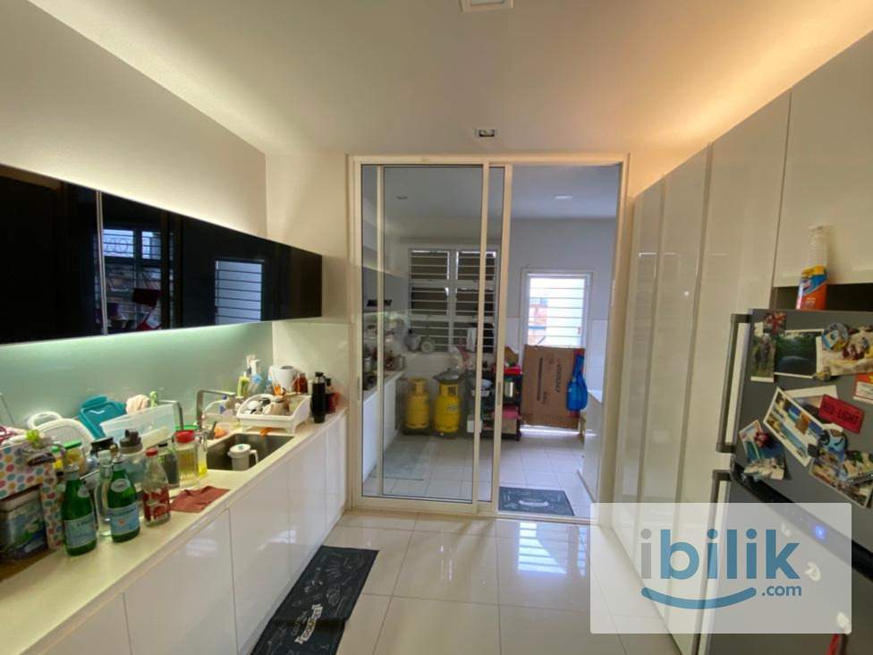 Kemuning Master Room with carpark at Guarded Gated Community - Image 4