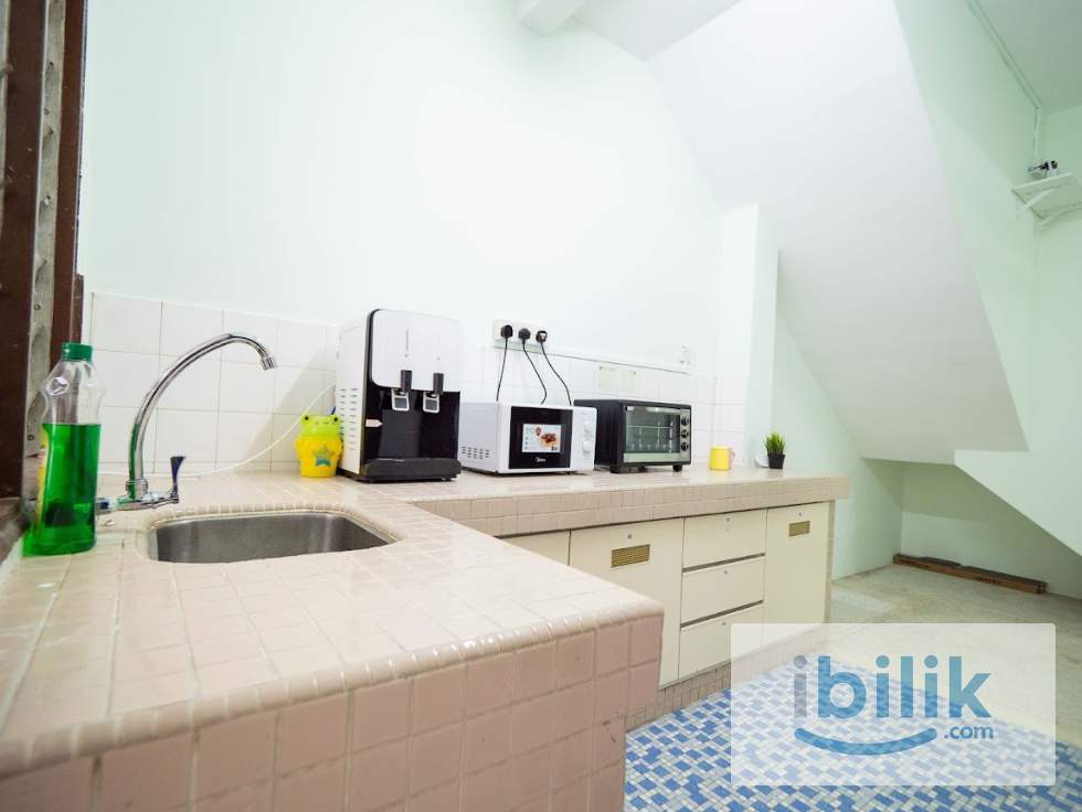 [UM STUDENTS ROOM] MEDIUM ROOM FOR RENT @ Seksyen 17 PJ - UM  - Image 3