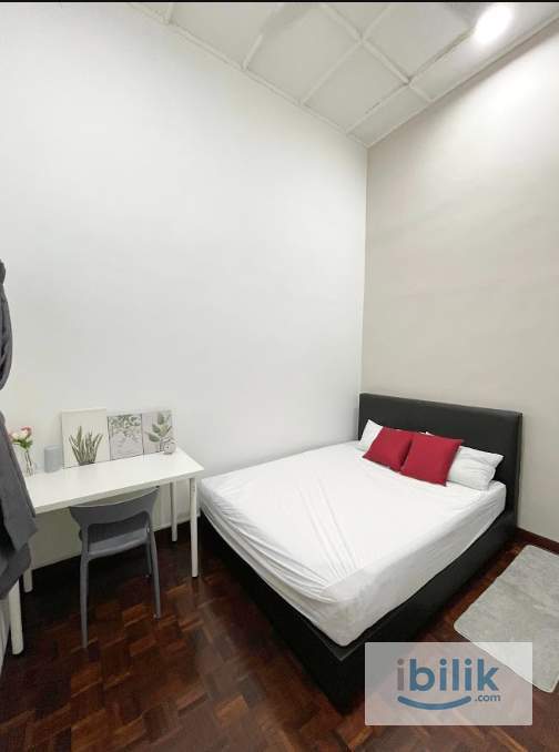 [Mixed Gender unit] Medium room for rent at Taman Mayang @ SS25 Petaling Jaya - Image 1