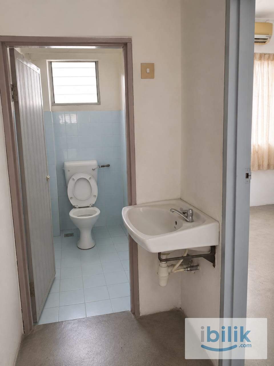 Single Room at Taman Bukit Serdang, Seri Kembangan - Image 3