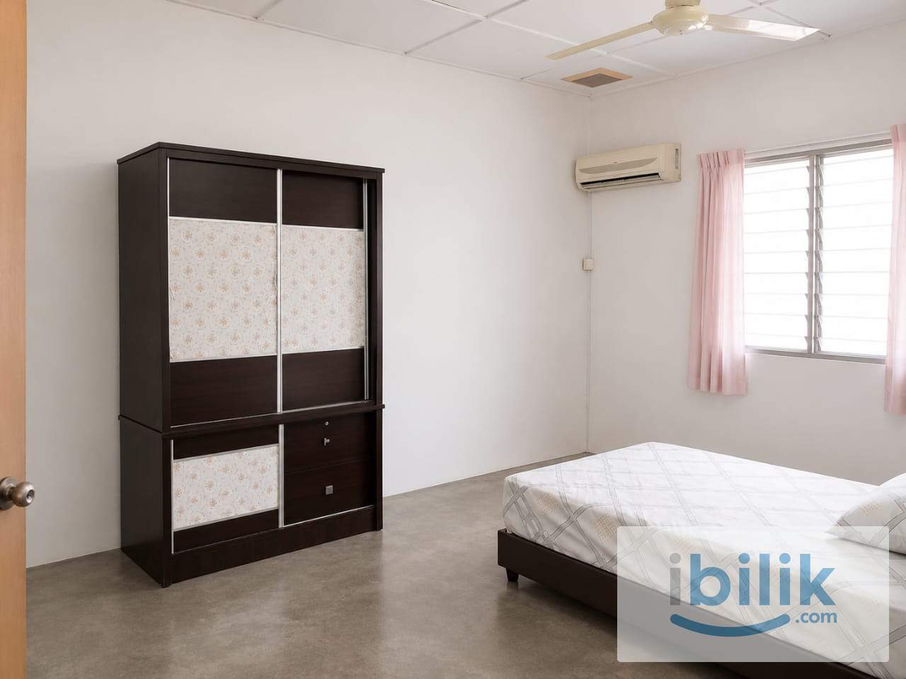 Master room at Taman Bukit Serdang, Seri Kembangan - Image 1
